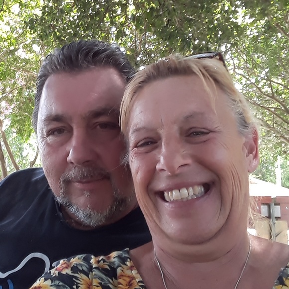 Meet your Posher, Lyn - Picture 1 of 2